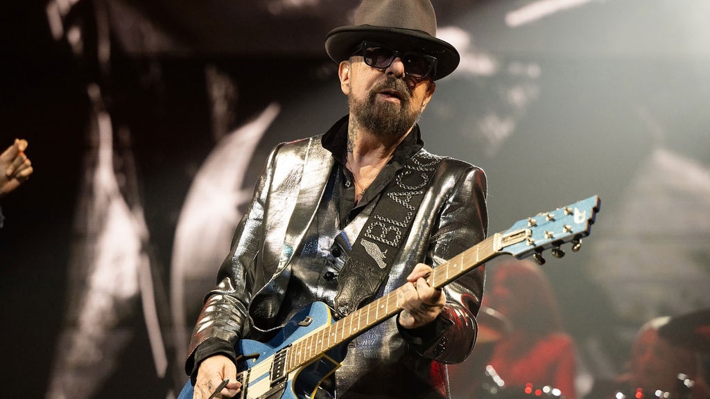 Hotels near Dave Stewart Events