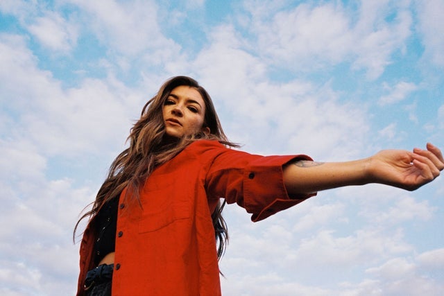 Tenille Townes "The Living Room Tour" with Corrina concert