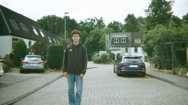 orbit – SMALL TOWN FRIENDS ON EUROPE TOUR 2026 in Huxleys Neue Welt, Berlin 25/02/2026