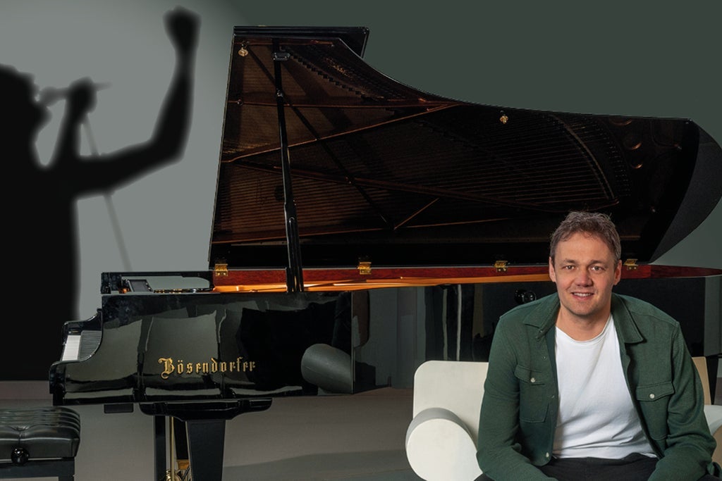 Bernd van den Bos Speelt Freddy Mercury