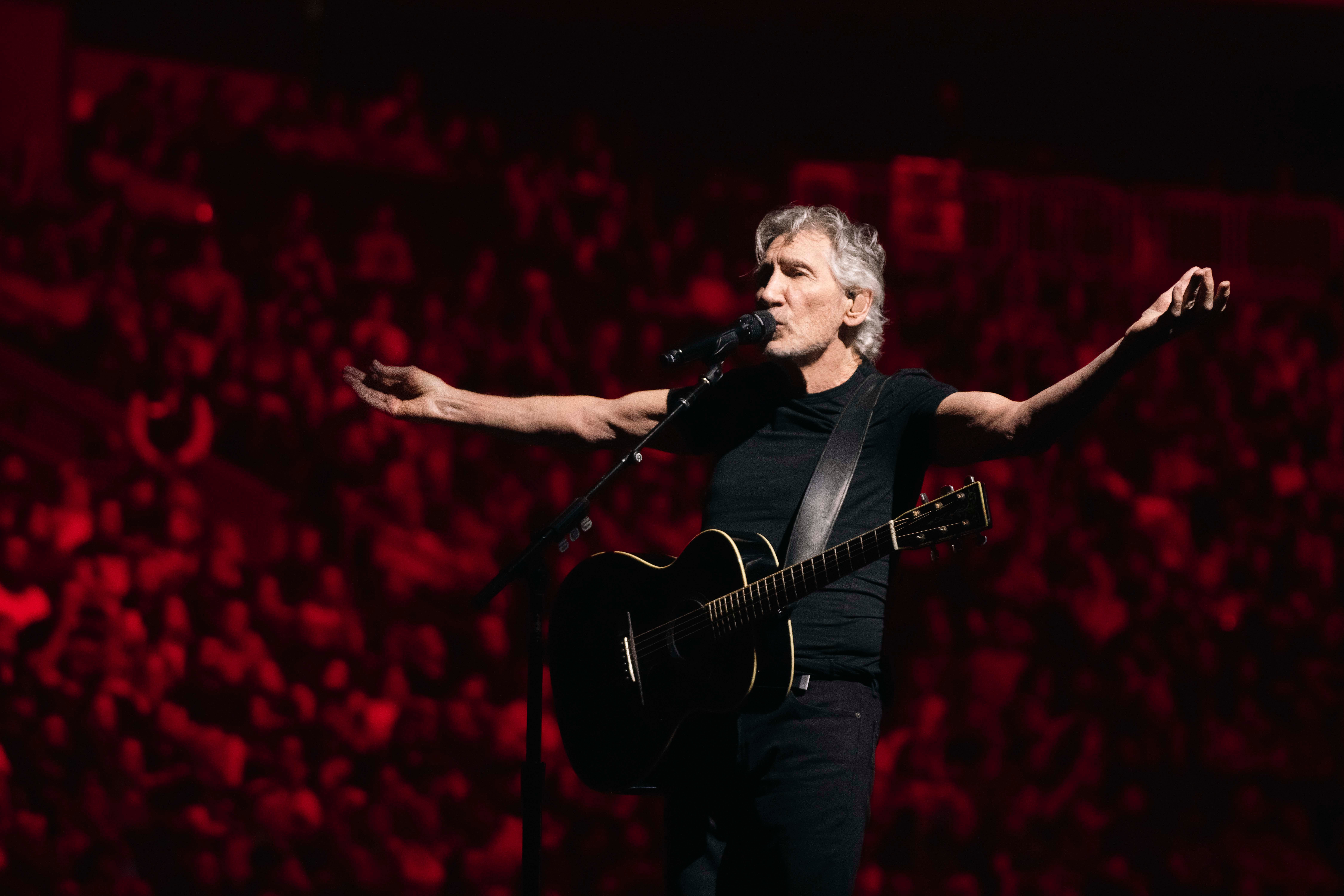 ROGER WATERS PRESENTS LEGACY
