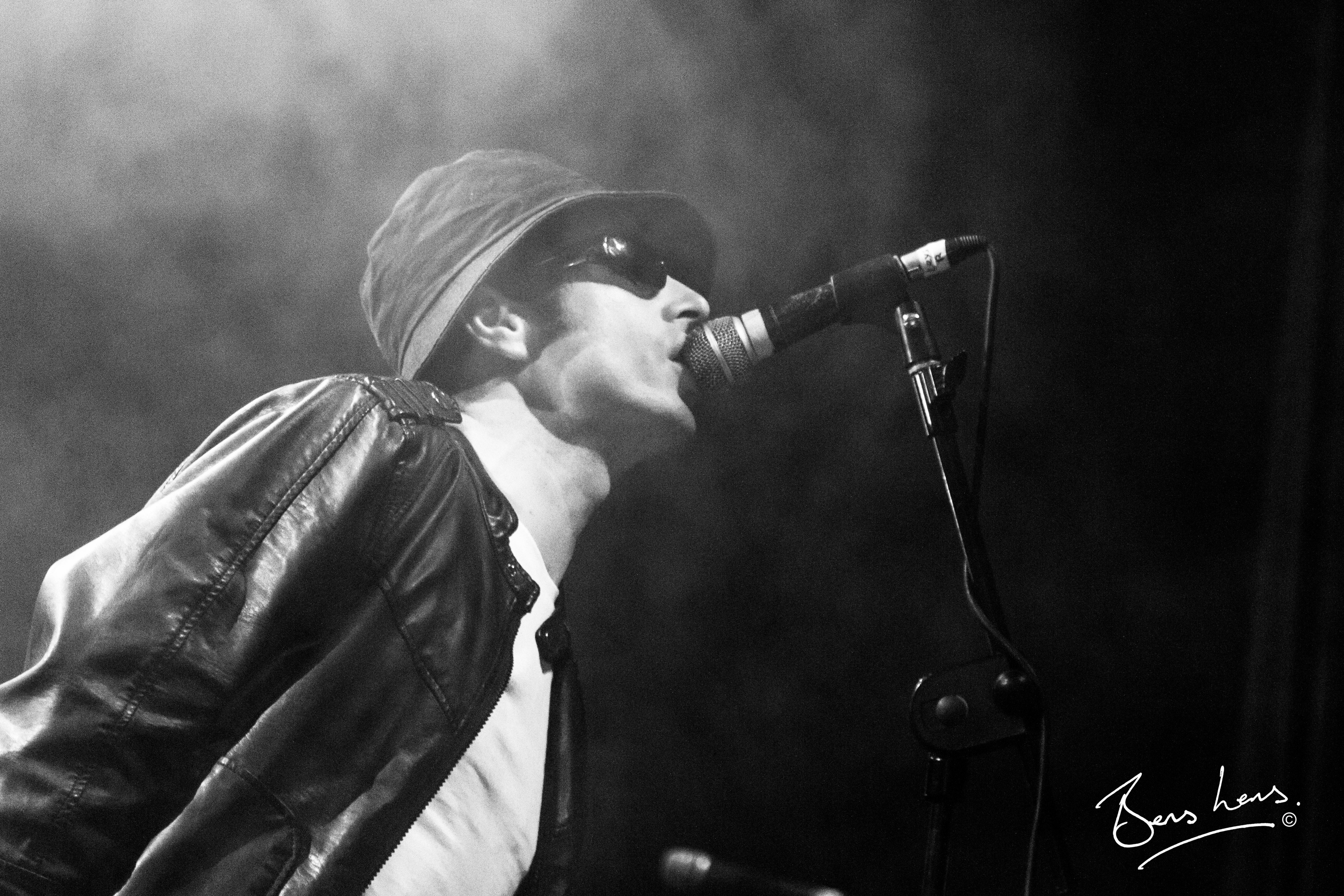 Live Forever - Oasis Tribute