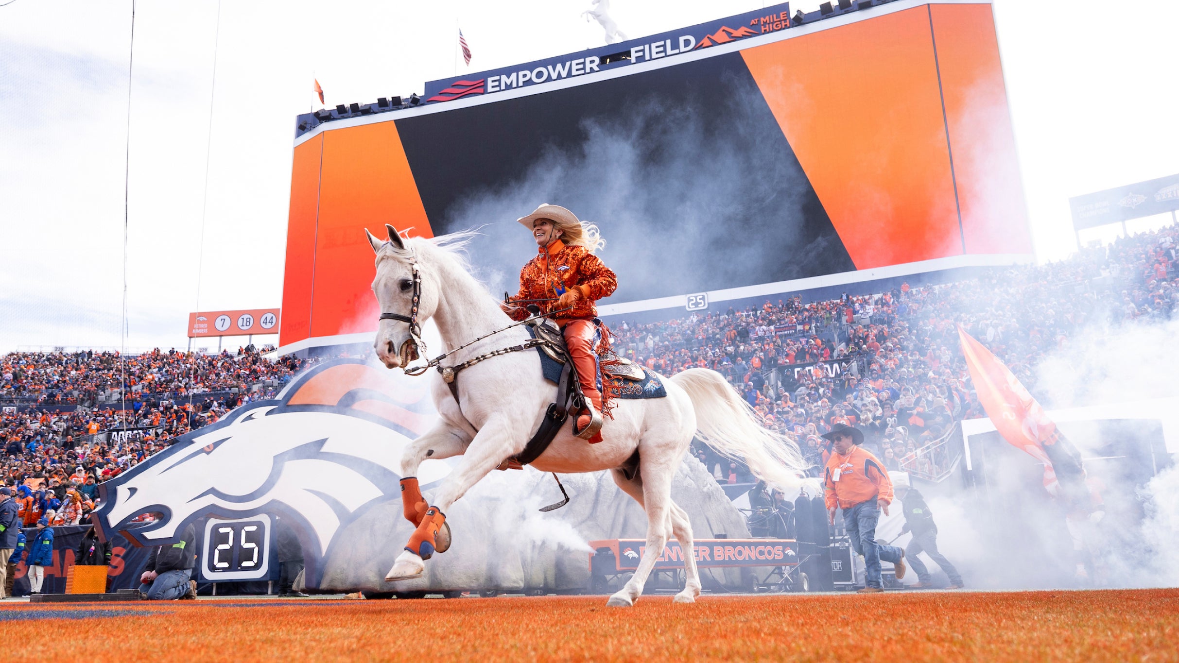 Denver Broncos vs. Las Vegas Raiders at Empower Field At Mile High – Denver, CO