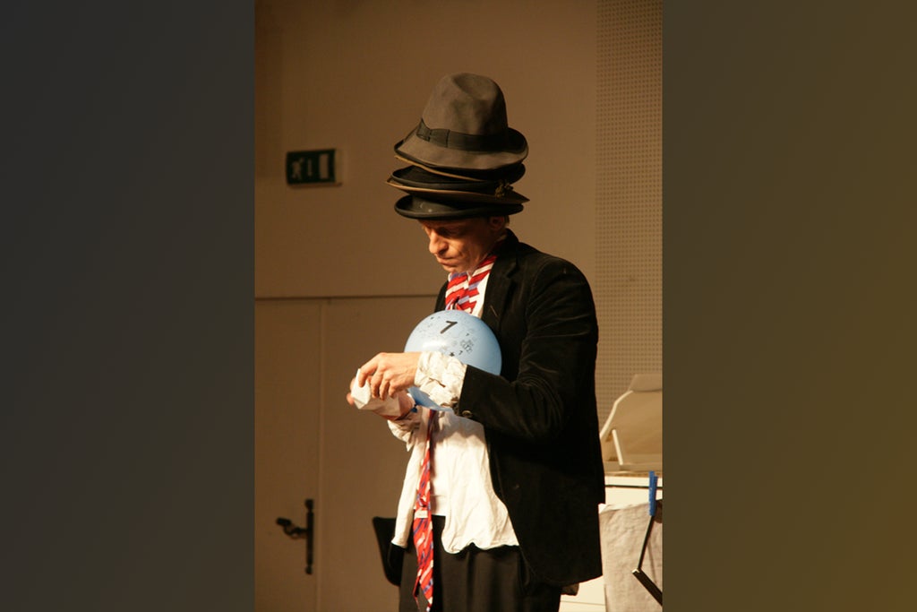  DIE VER(W)IRRUNGEN DES NEPERMUK SEMMELMEIER