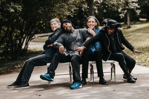 Béla Fleck & the Flecktones Jingle All the Way 2025