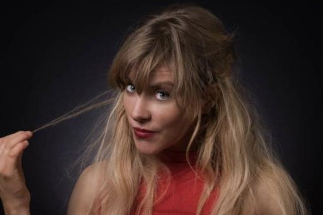 Aideen MCQueen: Waiting For Texto