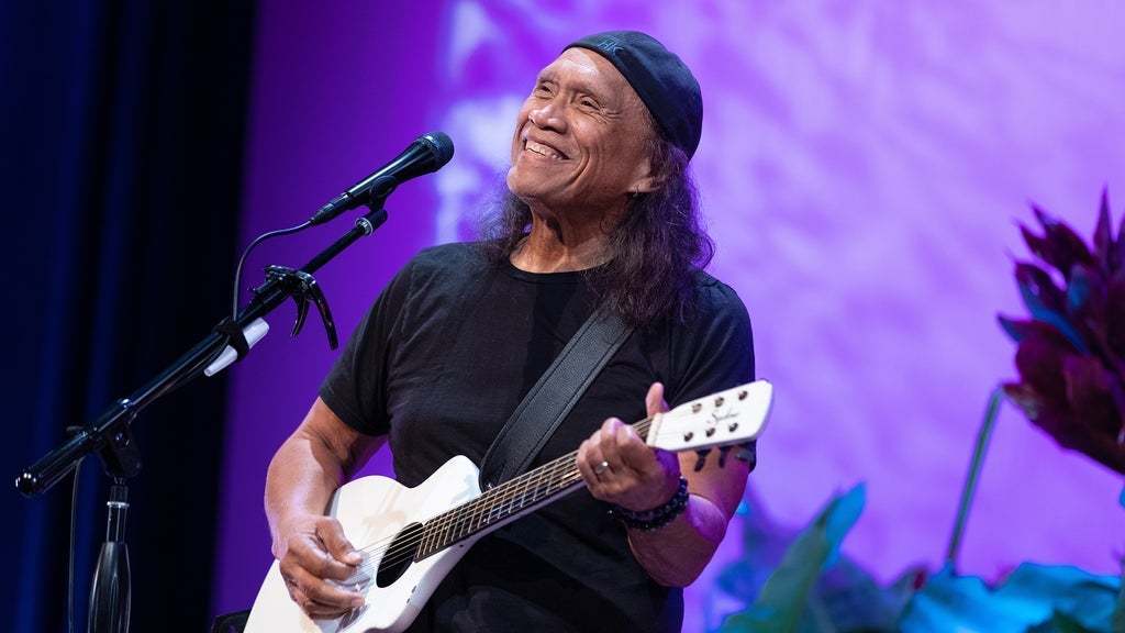 Henry Kapono Agoura Hills concert at Canyon Club - Agoura Hills