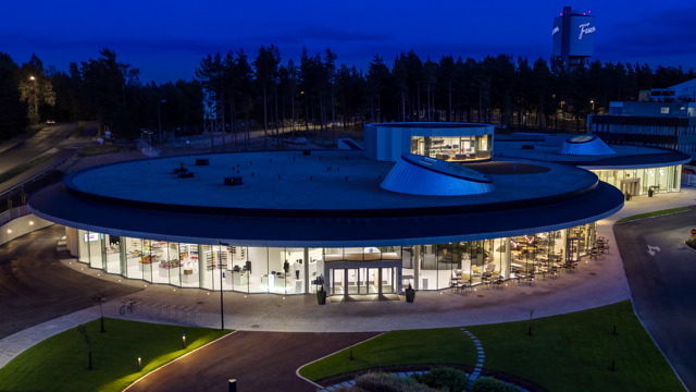 Opastettu näyttelykierros Fazerin vierailukeskuksessa