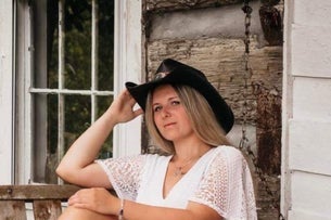 Shaylyn: Kickin' It Classic Country