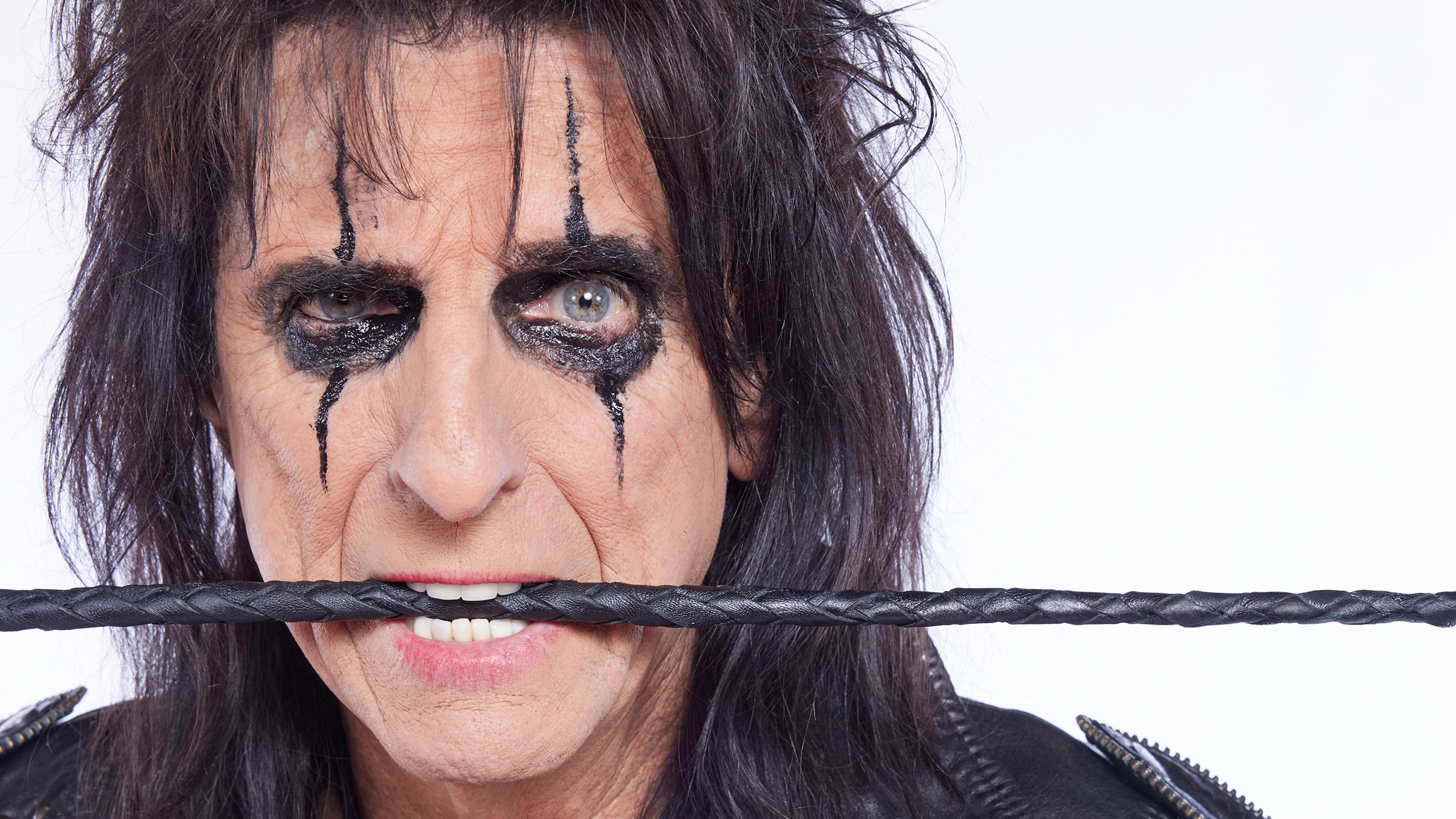 Alice Cooper - Too Close For Comfort