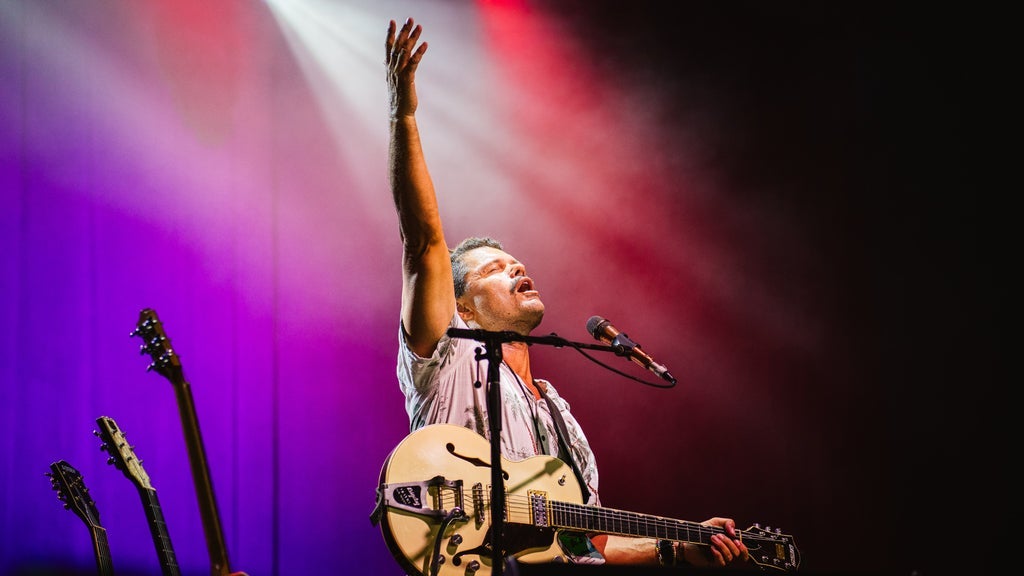 Ash Grunwald with The Brisbane City Gospel Choir