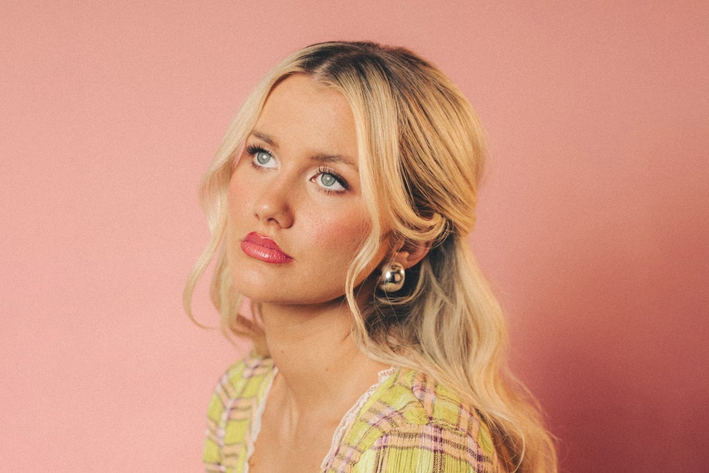 Elizabeth Nichols - Fort Worth, TX - I Don't Kiss and Tell, I Kiss and Tour