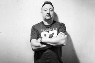 PETER HOOK & THE LIGHT Perform ‘Get Ready’ plus NEW ORDER and JOY DIVISION Greatest Hits