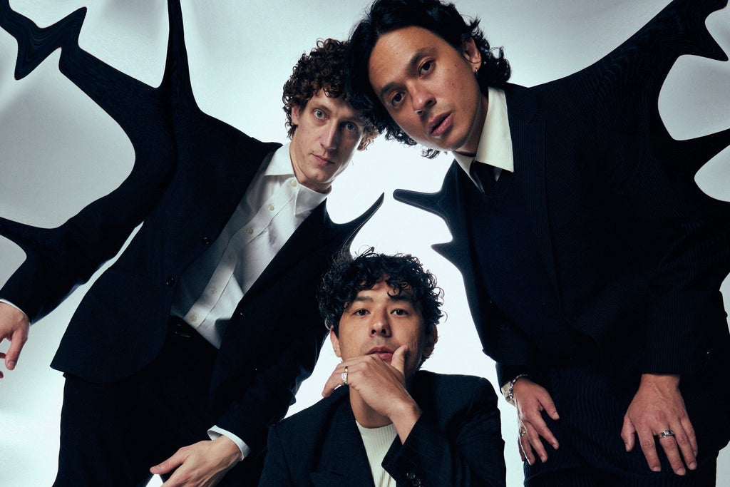 LAST DINOSAURS - Wellness 10 Year Anniversary Tour w/ Special Guest BAD SUNS (USA)