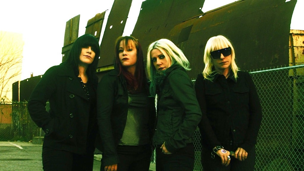 L7 Performing 'bricks Are Heavy' & More