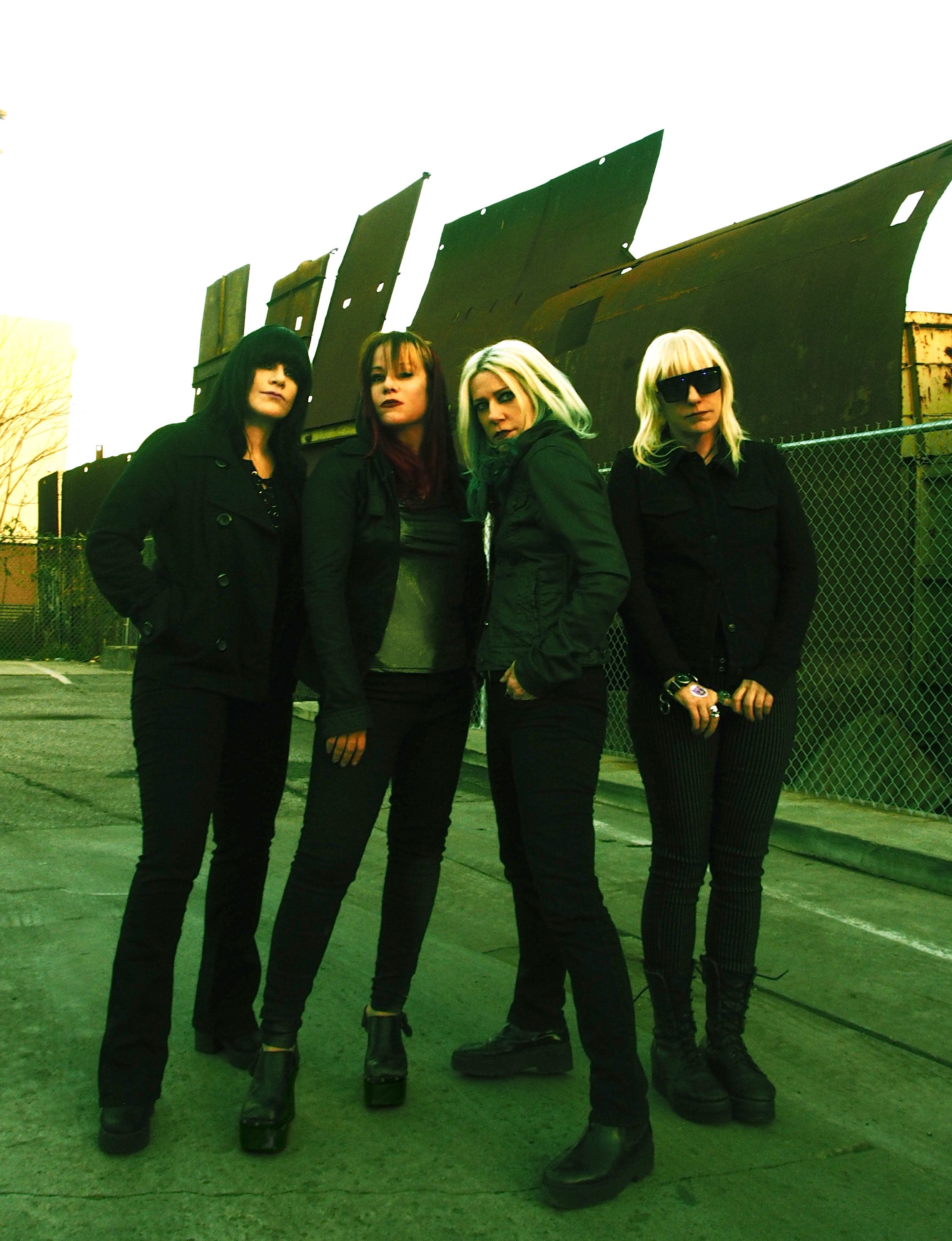 L7 Performing 'bricks Are Heavy' & More Event Title Pic
