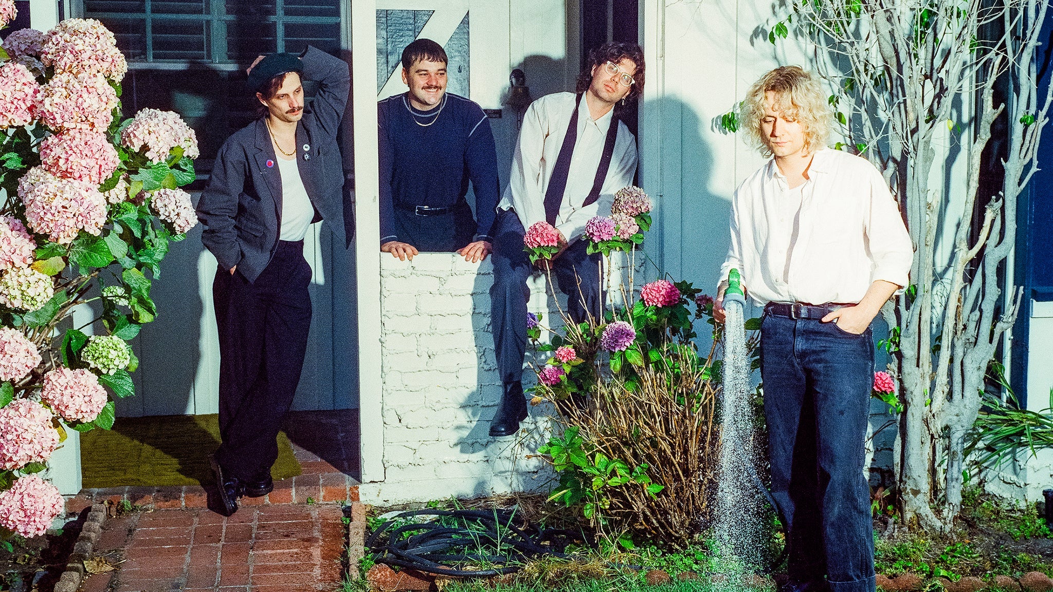 Imagem da fonte — Vacations - Pursuit Of Anything Tour
