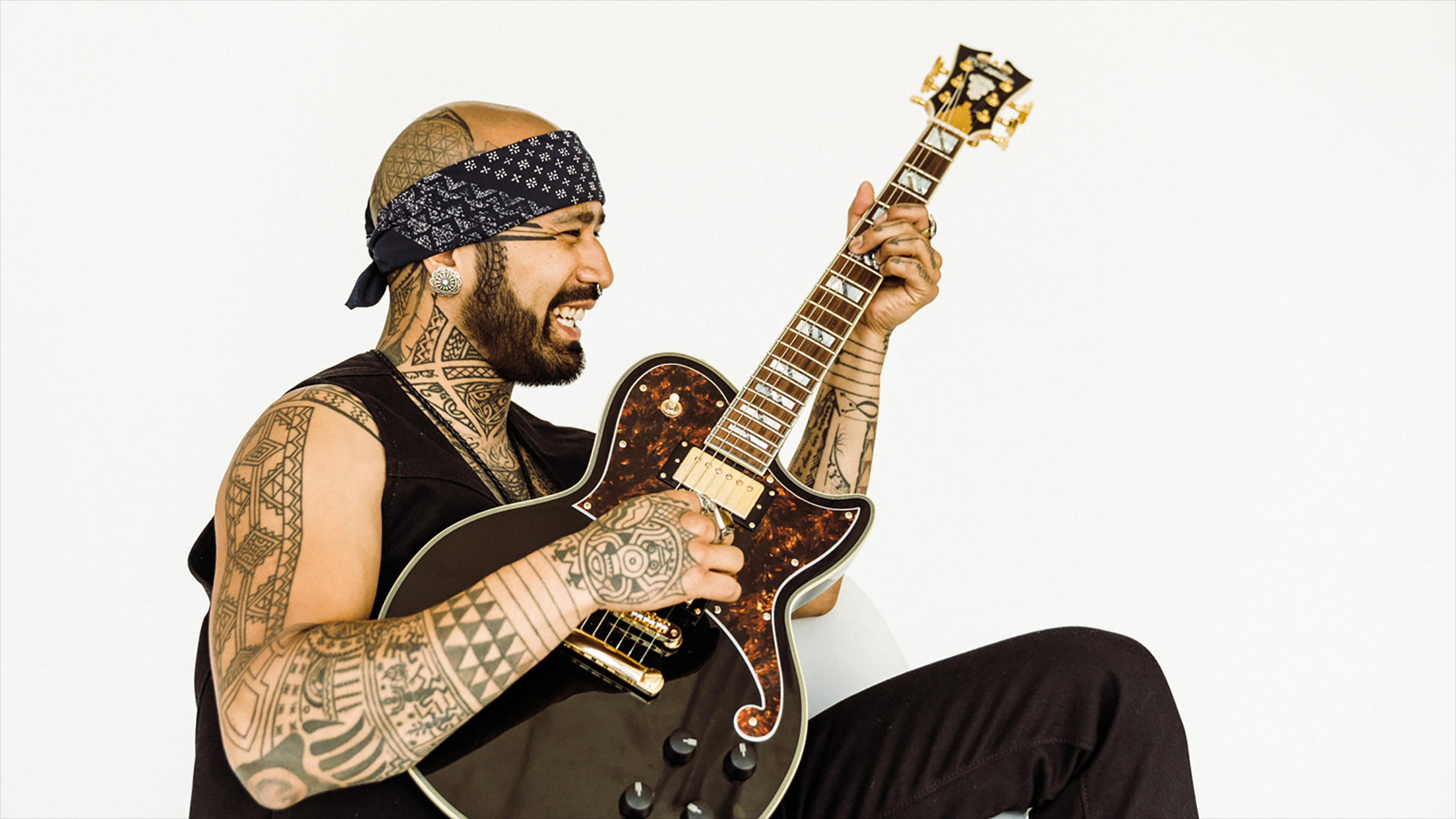 Nahko (USA) - Celebrating 10 Years of "Dark as Night" - Solo Acoustic Tour