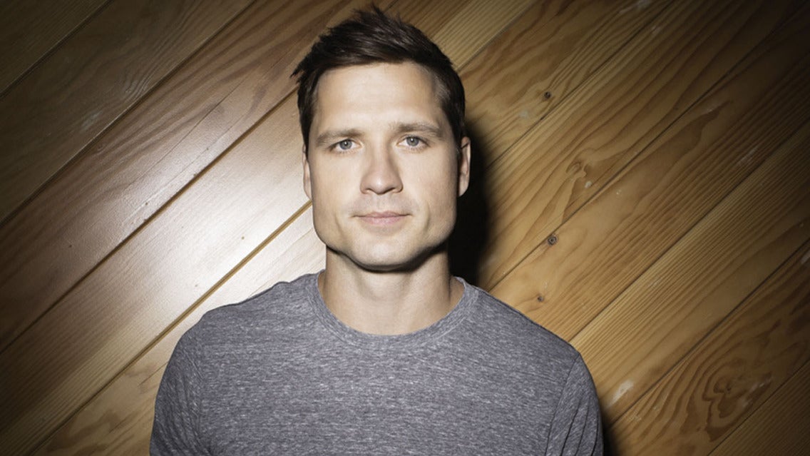 Walker Hayes live