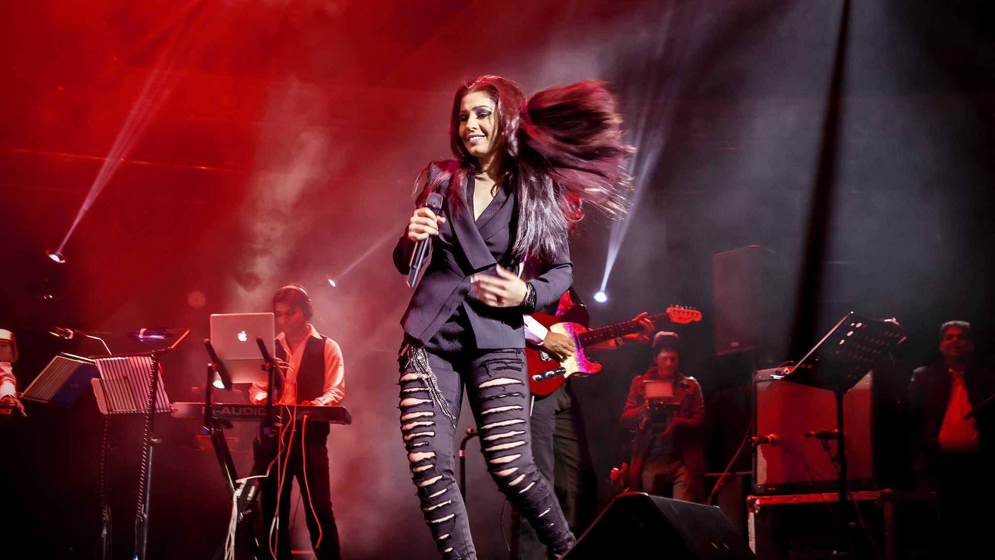 Sunidhi Chauhan Live in the UK