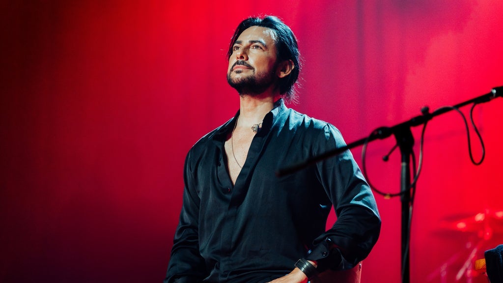 Photo of Beto Cuevas - Acustico