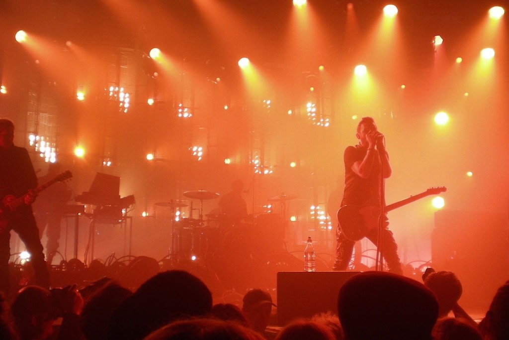 SARINA DANS LEVE TOI in France