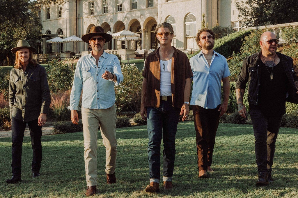 THE BAND OF HEATHENS: Country Sides Tour