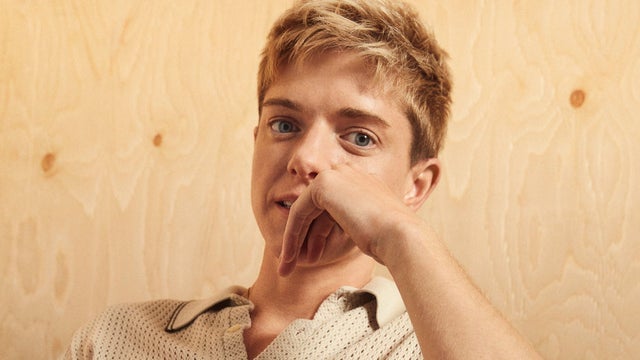 Mae Martin: The Possum