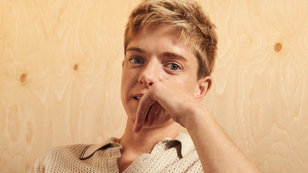 Photo of Mae Martin: The Possum