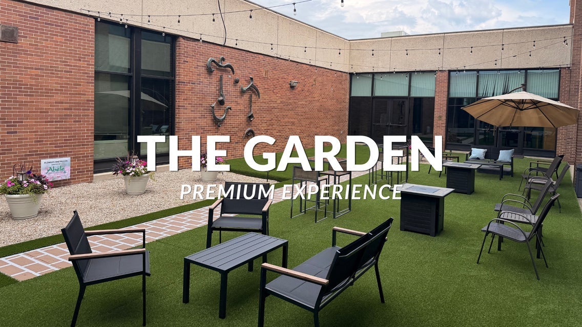 Tracy Lawrence: Garden Premium Experience