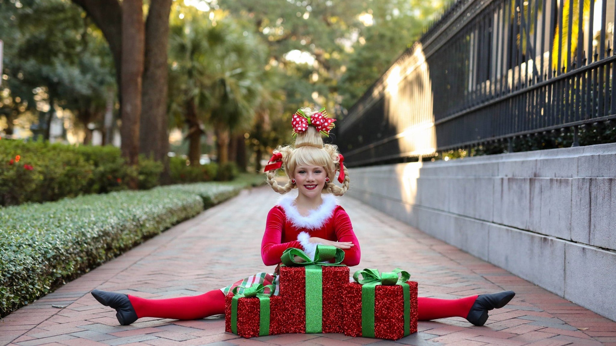 How The Dancing Grinch Stole Christmas