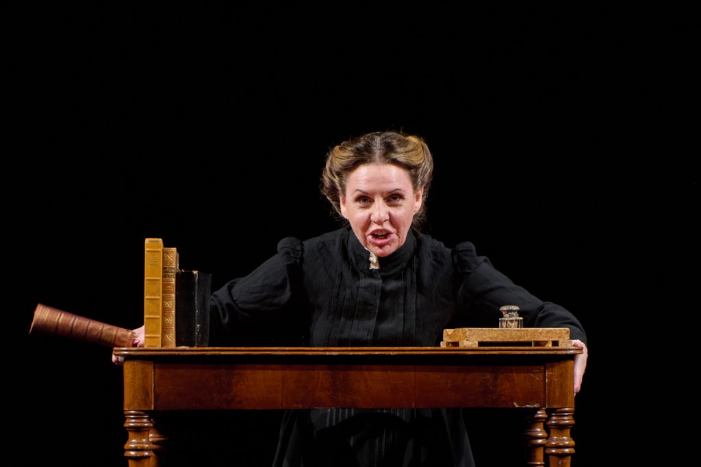 Nanny Palmqvist med Strindbergs intima teater