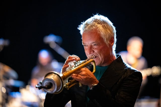 Official presale info for Chris Botti