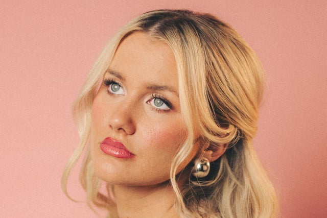 Presales to elizabeth nichols: i don't kiss &amp; tell, i kiss &amp; tour: members use these when buying pre-sale tickets