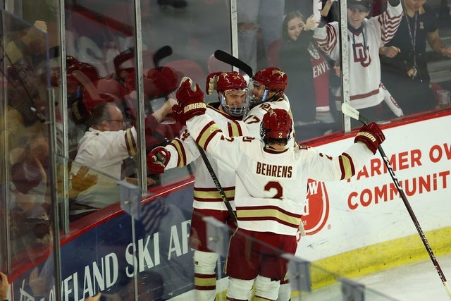 Ticket Reselling Club Level Seating: U.S. Hockey Hall Of Fame Game - Denver v Minnesota