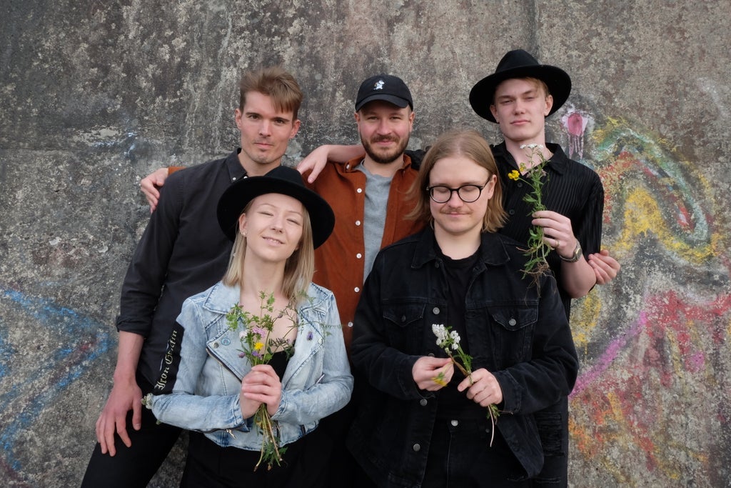 Kerubi Underground: Myy Anderson, Vihreä maa, VARIS