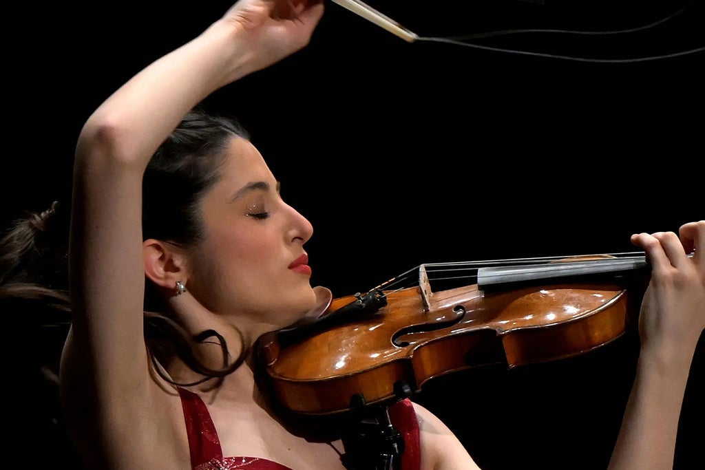 Maria Duenas Plays Korngold