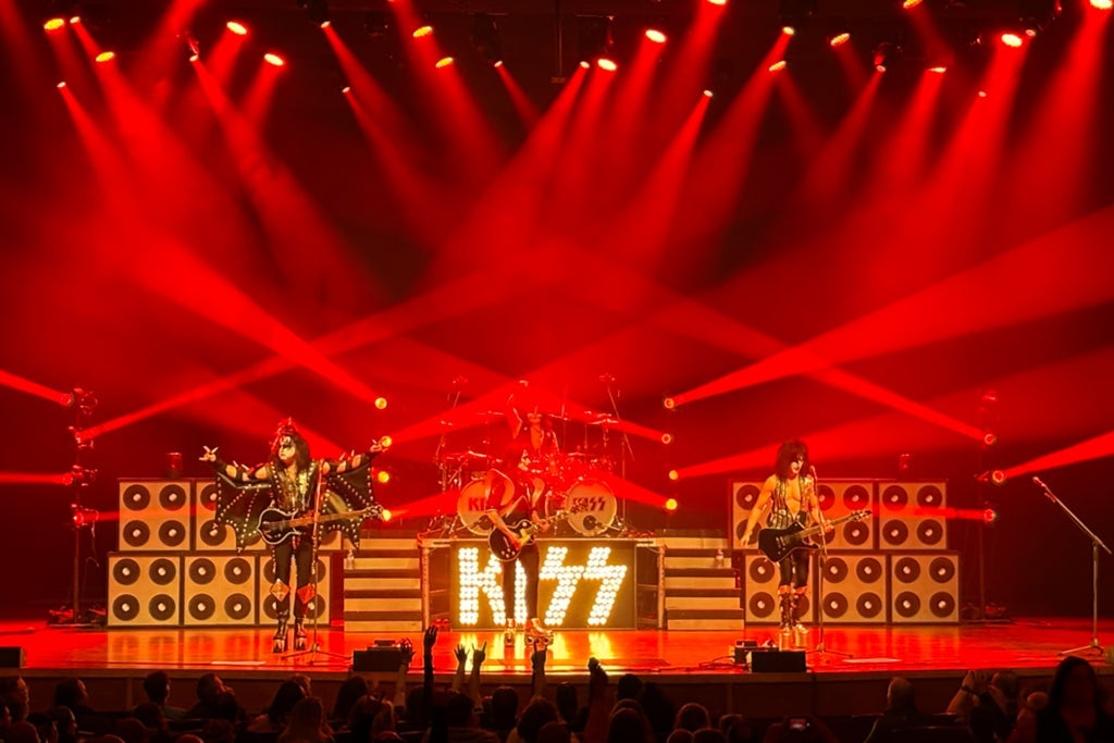 Love Guns - Hommage Kiss