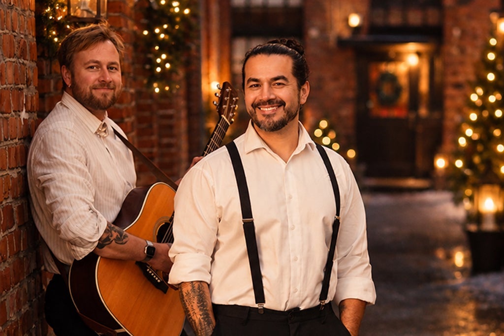 Chris Medina & Eirik Næss - Jul Hos Oss
