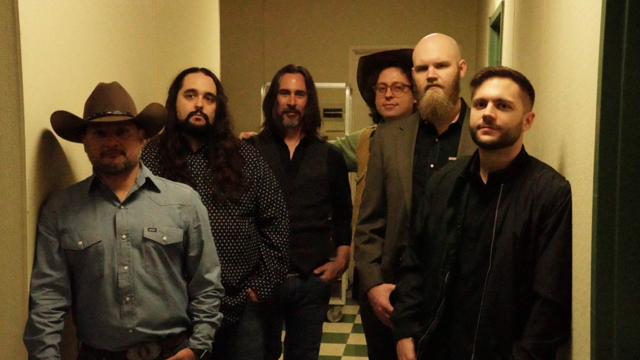 Turnpike Tributedours : Turnpike Troubadours Tribute