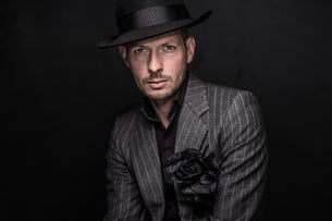 Fischer singt Cohen in Germany