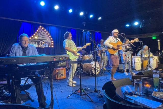 Captain Mike and the Shipwrecked: Tribute To Jimmy Buffett