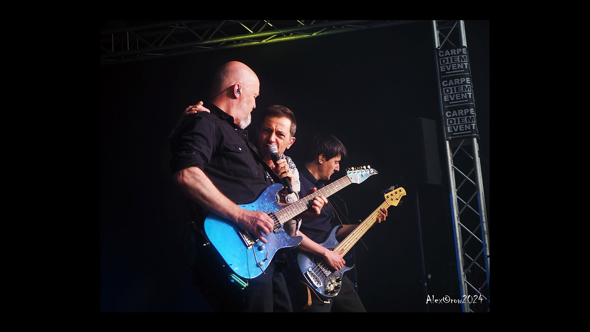 The MINDS Tribute to SIMPLE MINDS