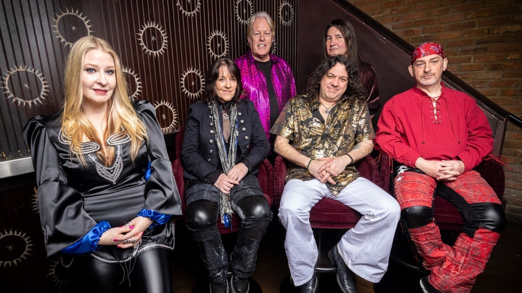 Straight On: An Intimate Acoustic Evening of Heart