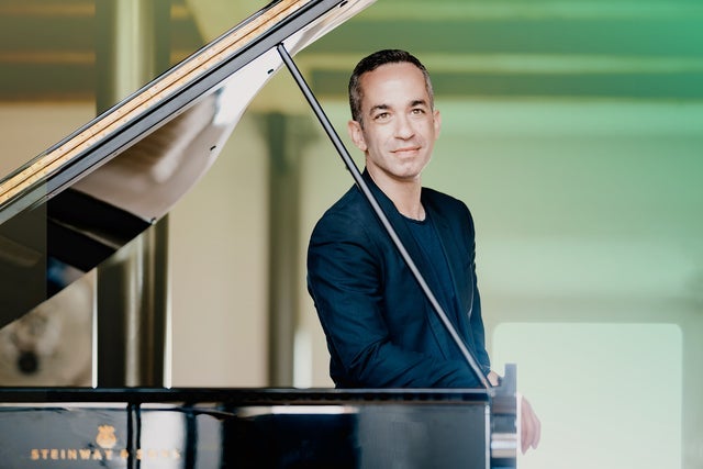 Oundjian Conducts Mahler Symphony No. 7