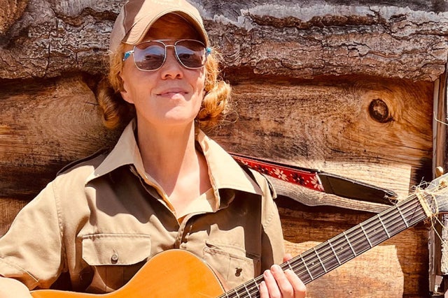 Lizzie West presales in Columbia