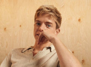 Mae Martin: The Possum