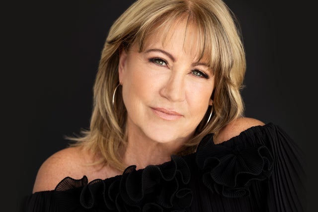 Héneault chante Reno presales in Montreal