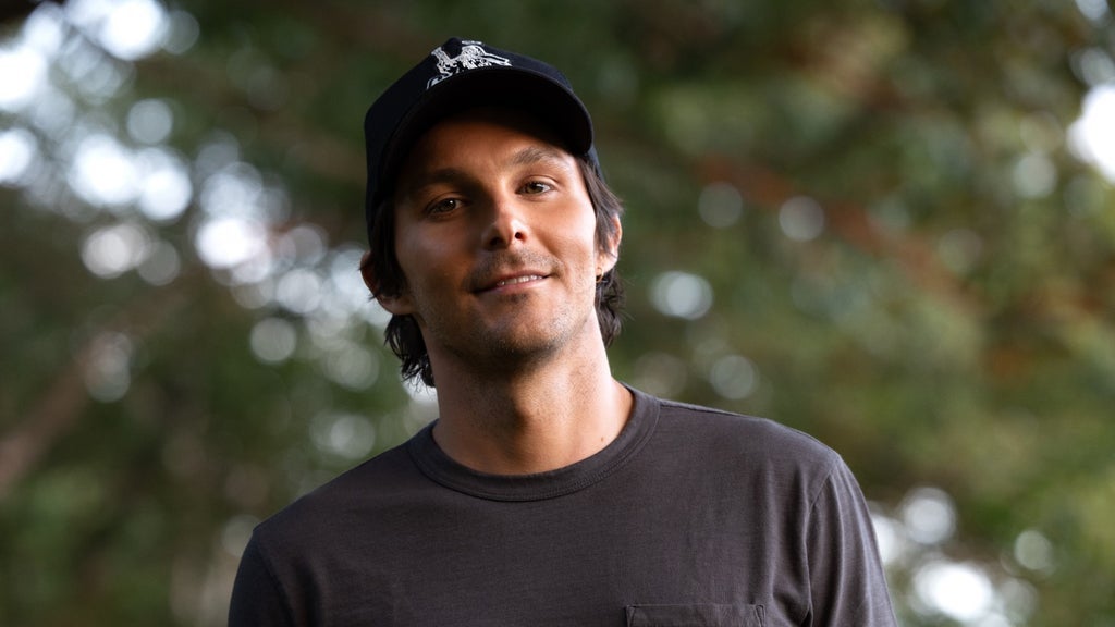 Photo of Charlie Worsham w/ Parchmen Band