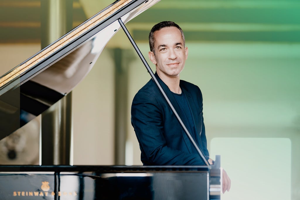 Oundjian Conducts Mahler Symphony No. 7